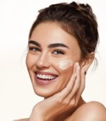 modelo mujer crema cara